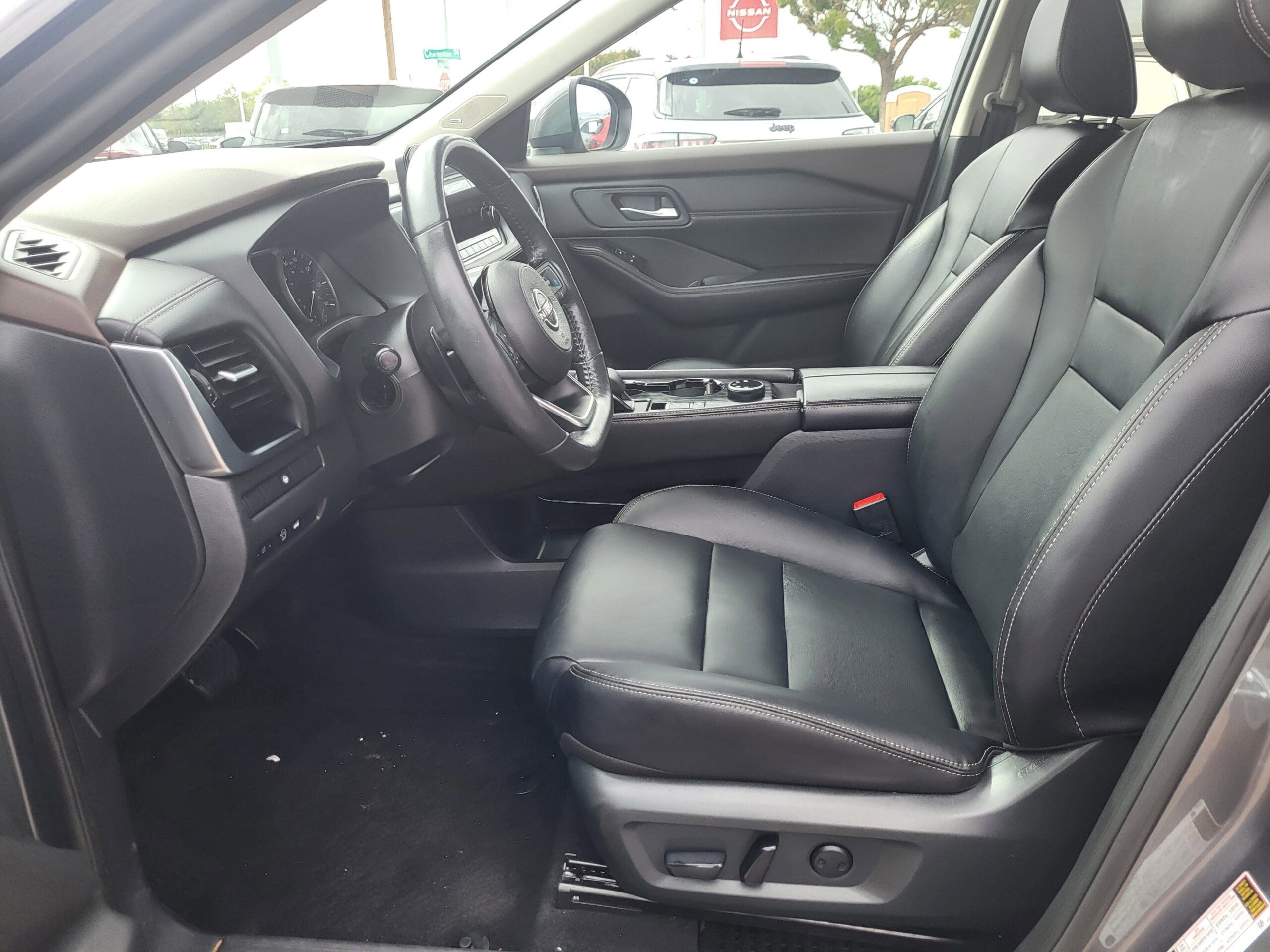 2023 Nissan Rogue - Image 8