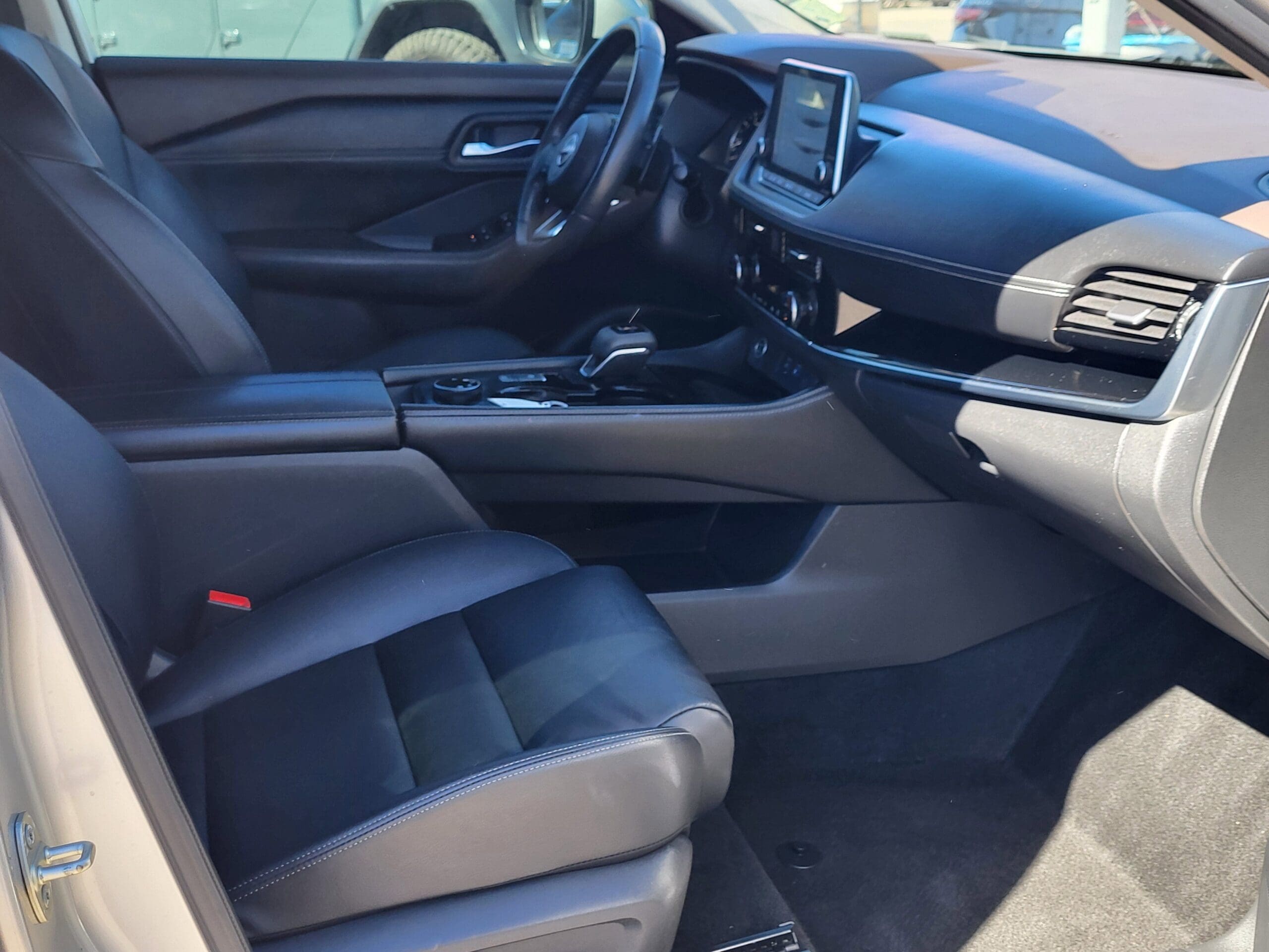 2023 Nissan Rogue - Image 15