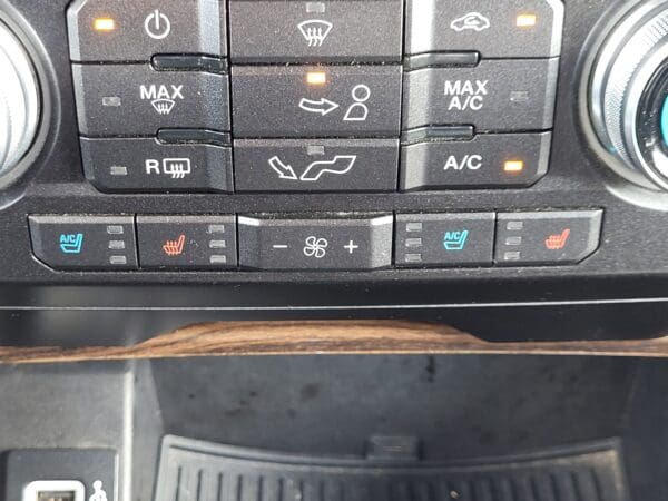 2017 Ford F-150 - Image 29