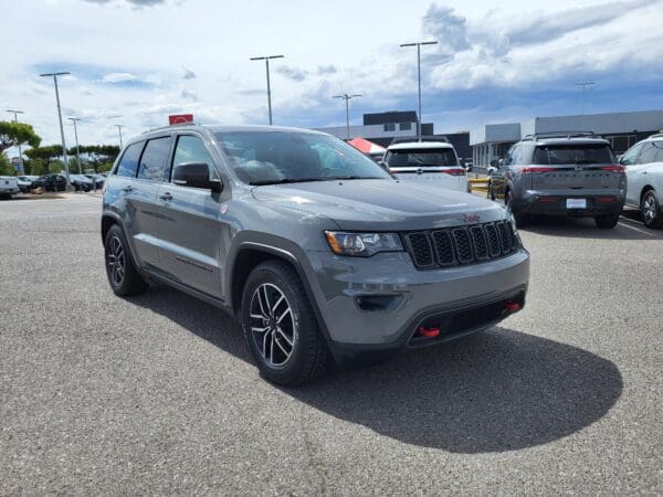 2020 Jeep Grand Cherokee - Image 4