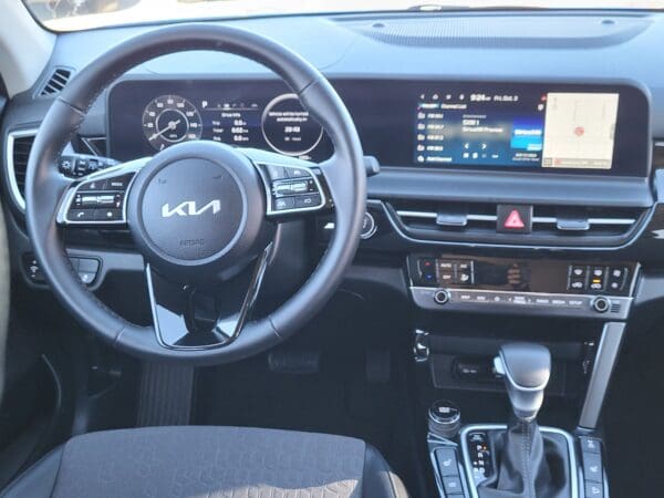 2024 Kia Seltos - Image 11