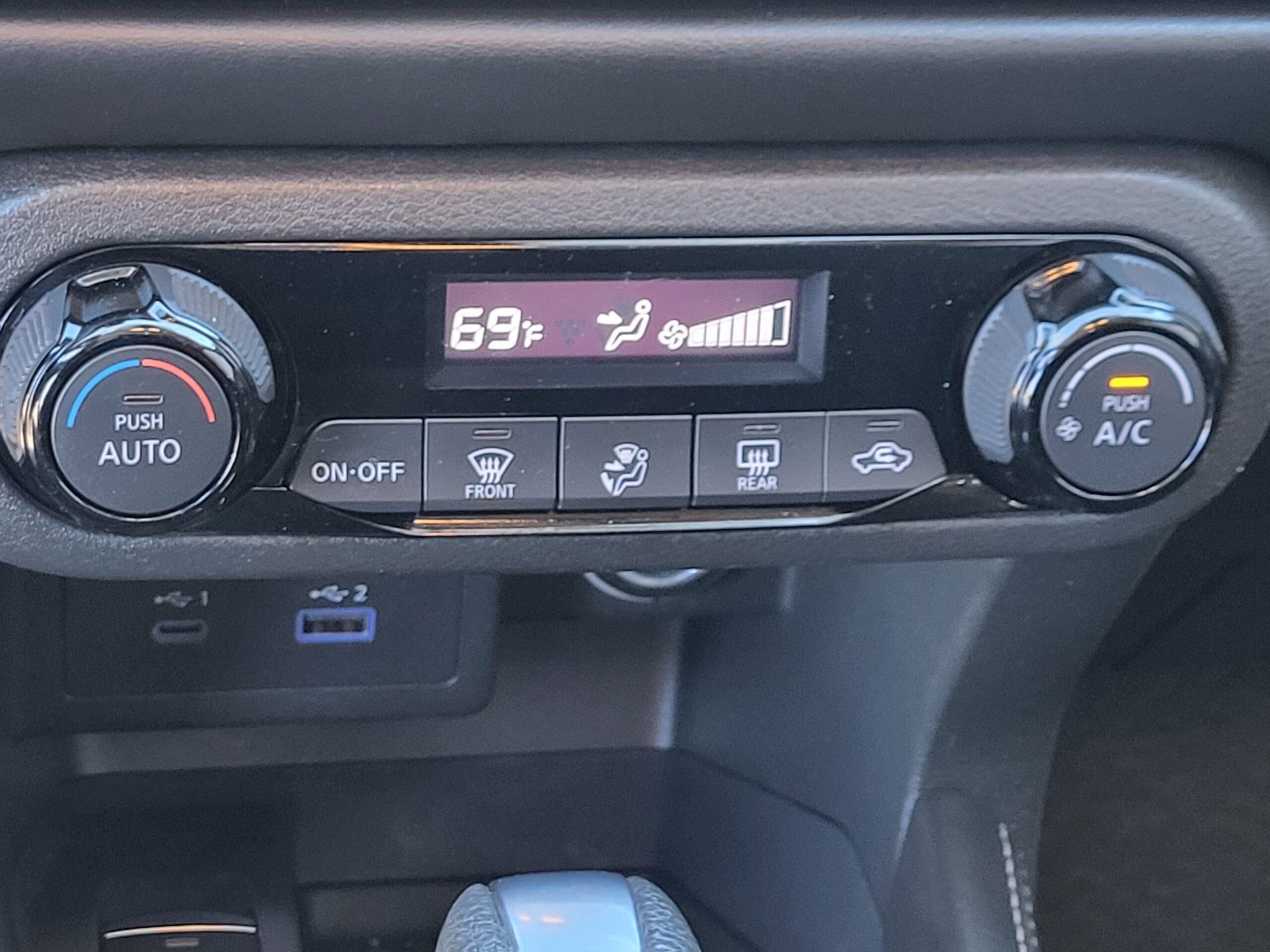 2024 Nissan Kicks - Image 25