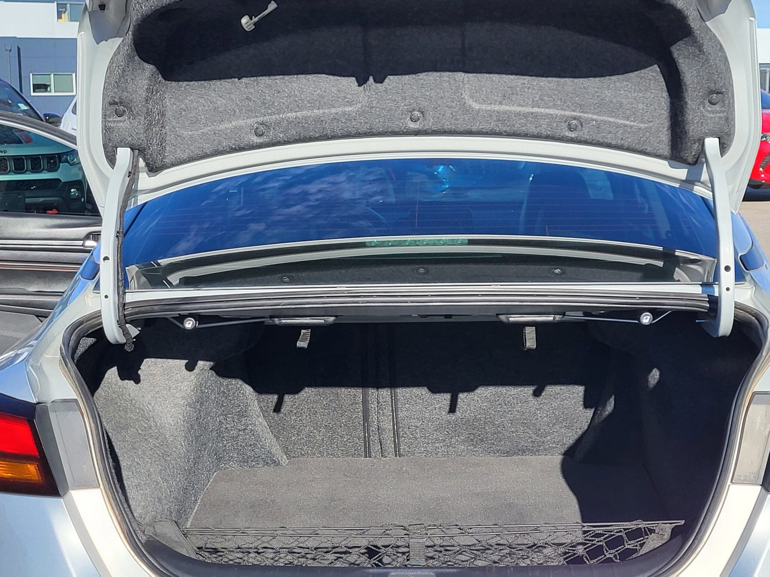 2019 Nissan Altima - Image 12