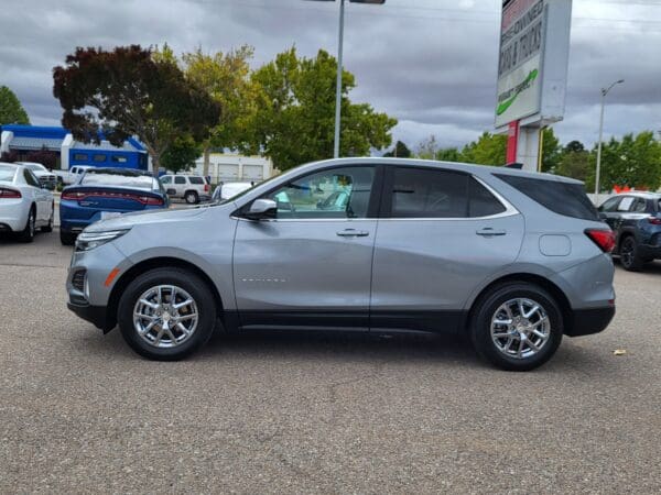 2024 Chevrolet Equinox - Image 2