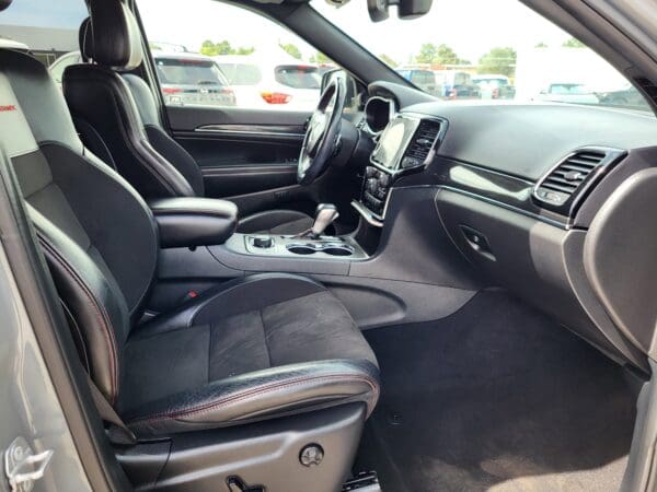 2020 Jeep Grand Cherokee - Image 15