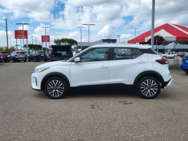 2023 Nissan Kicks - Image 2
