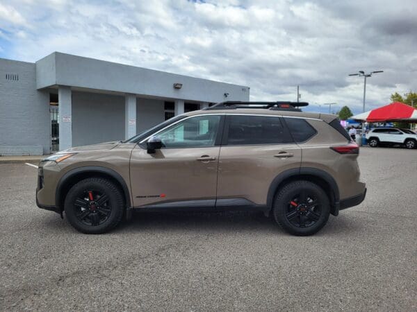 2025 Nissan Rogue - Image 2