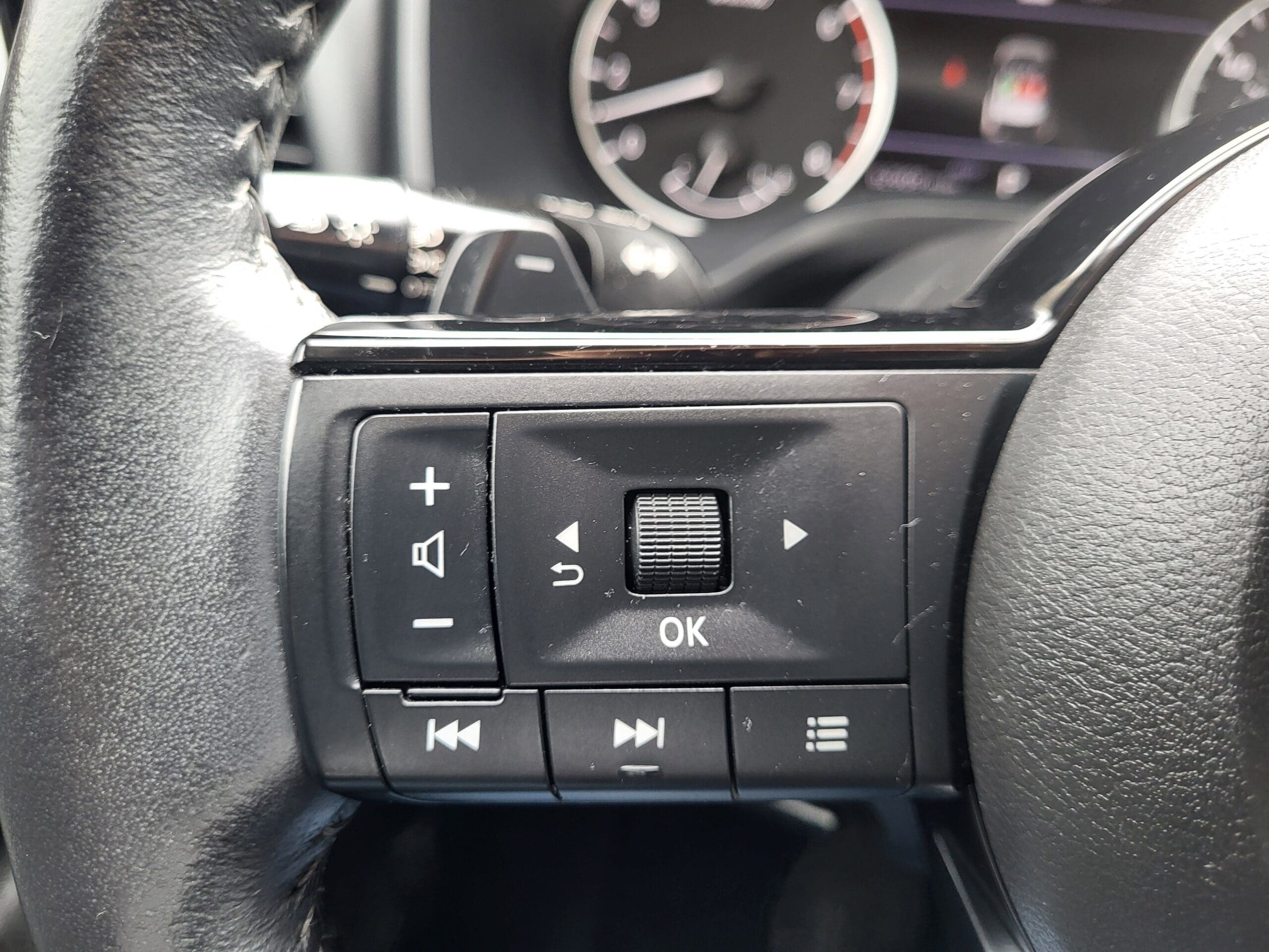 2023 Nissan Rogue - Image 20