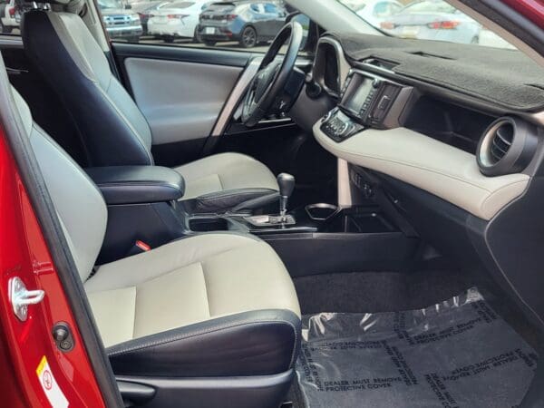 2018 Toyota RAV4 - Image 15