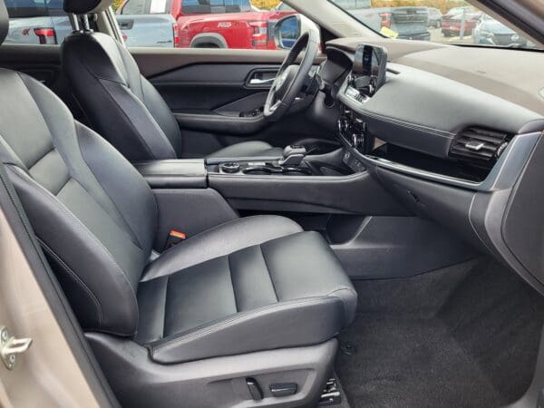 2023 Nissan Rogue - Image 15