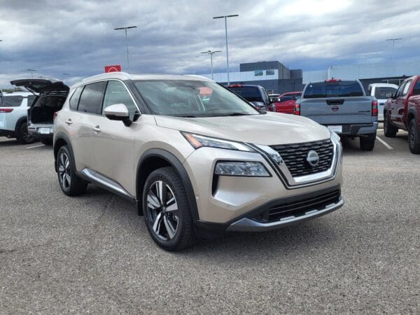 2023 Nissan Rogue - Image 4