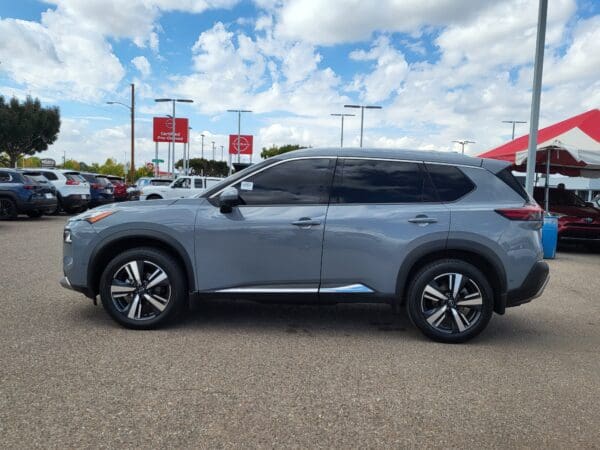 2023 Nissan Rogue - Image 2