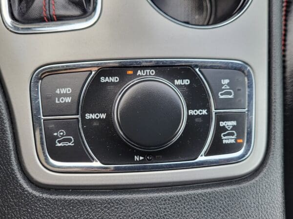 2020 Jeep Grand Cherokee - Image 27