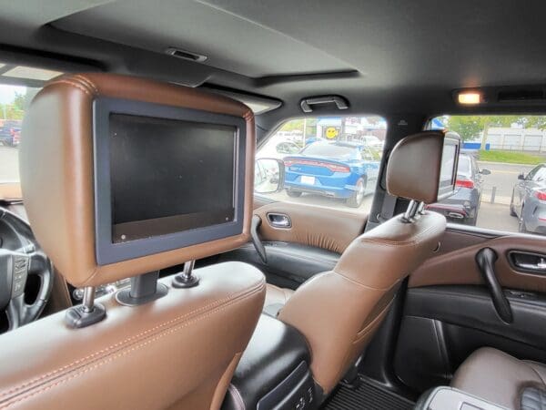 2019 Nissan Armada - Image 11