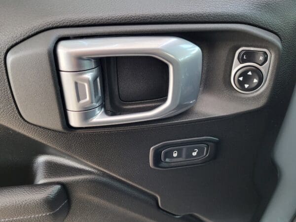 2024 Jeep Gladiator - Image 17