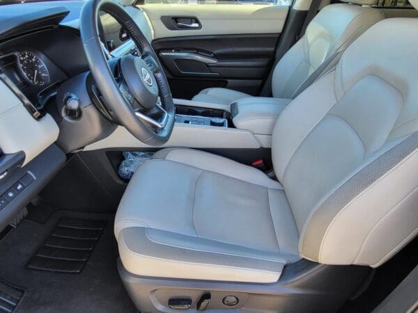 2023 Nissan Pathfinder - Image 8