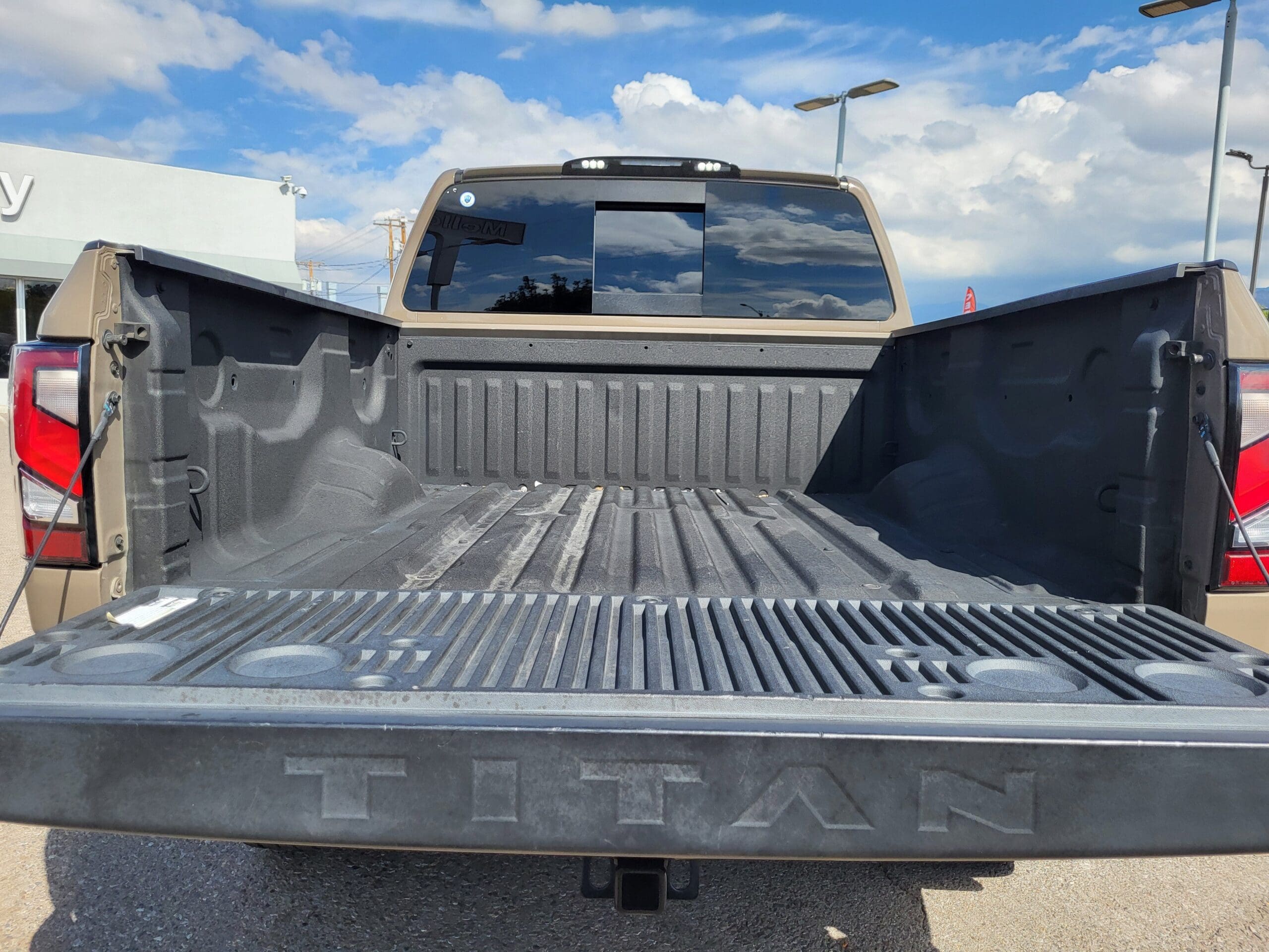 2021 Nissan Titan - Image 12
