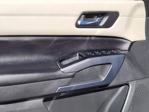 2023 Nissan Pathfinder - Image 6