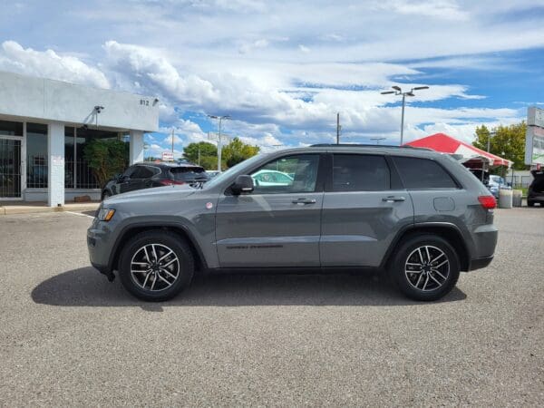 2020 Jeep Grand Cherokee - Image 2