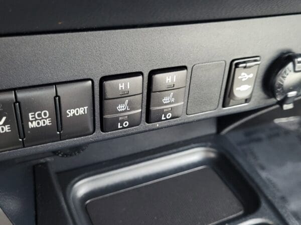 2018 Toyota RAV4 - Image 27