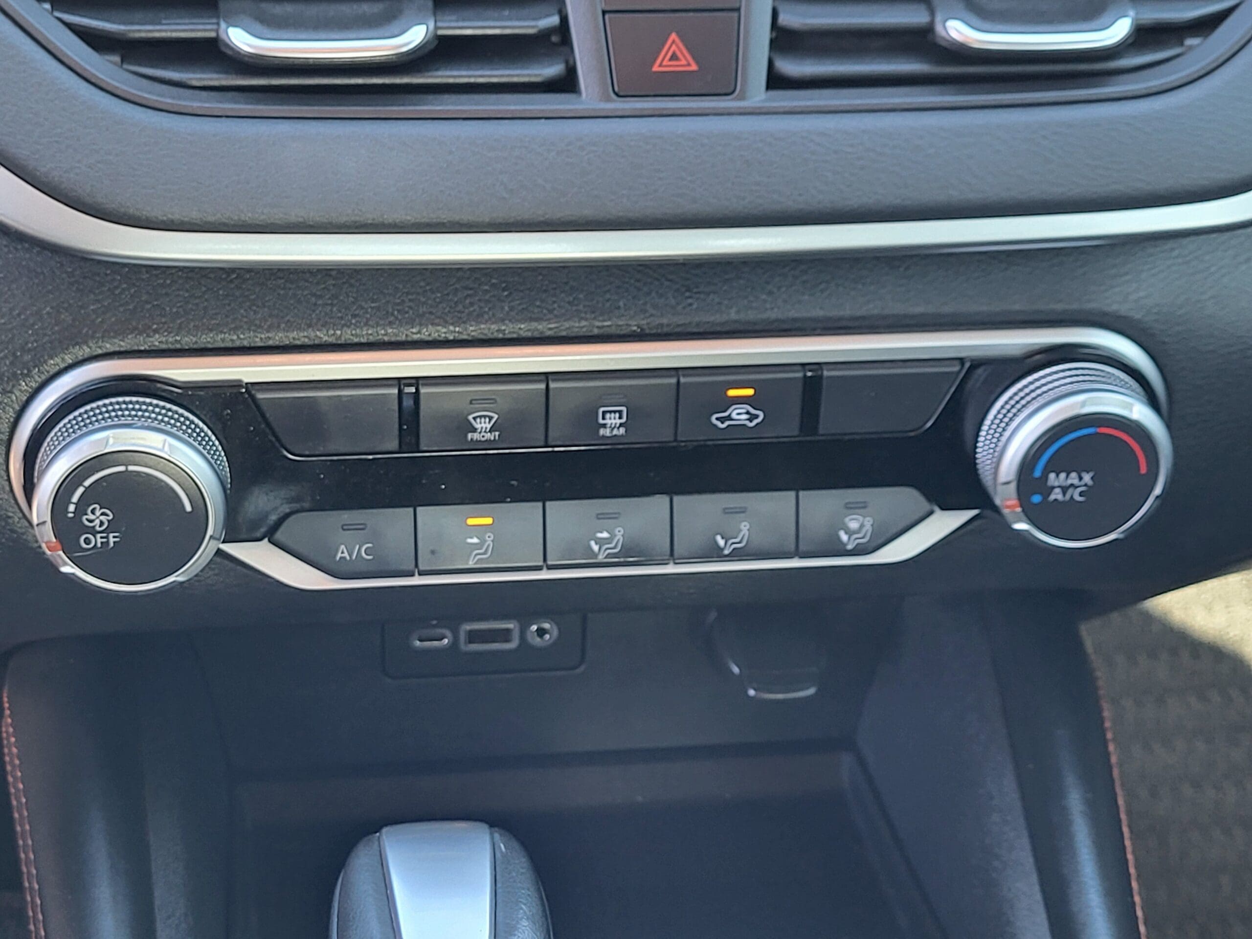 2019 Nissan Altima - Image 25