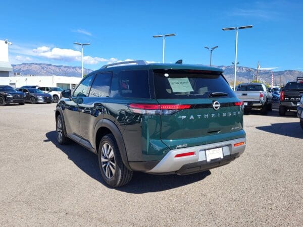 2023 Nissan Pathfinder - Image 3