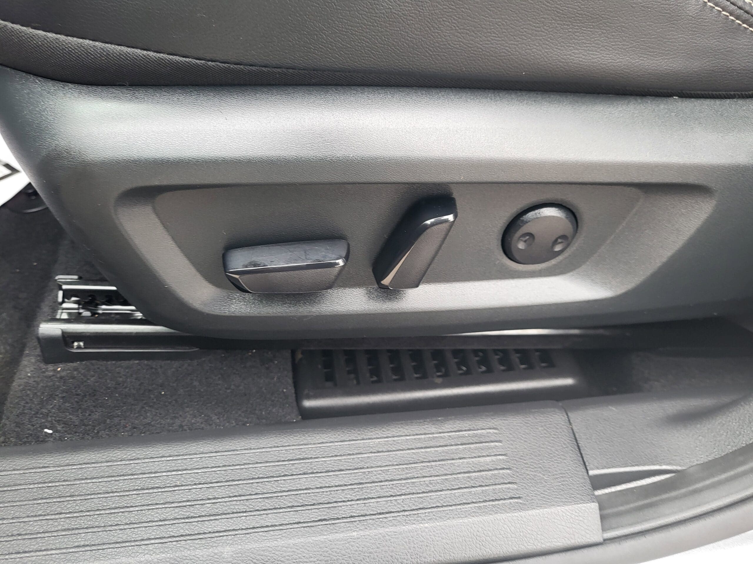 2023 Nissan Rogue - Image 7