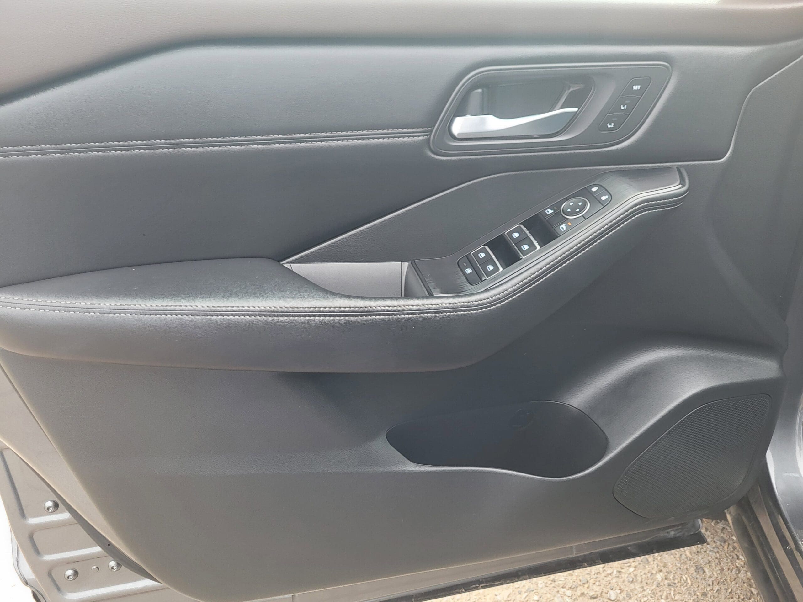 2023 Nissan Rogue - Image 6