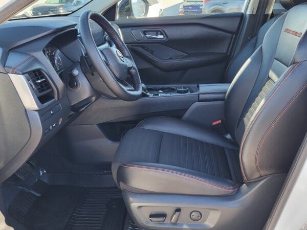 2025 Nissan Rogue - Image 8