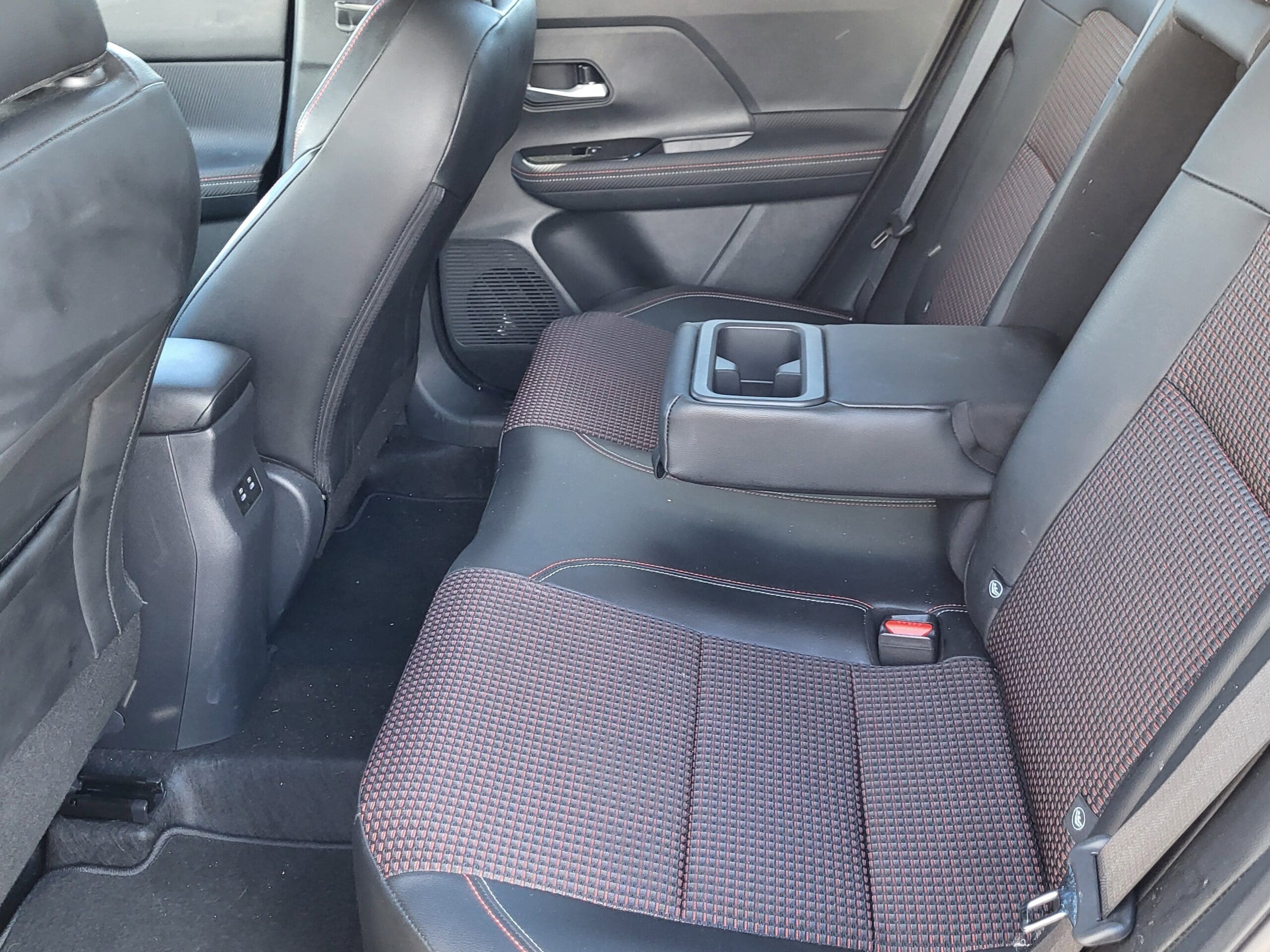 2025 Nissan Kicks - Image 9