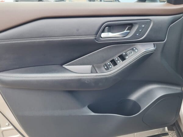 2023 Nissan Rogue - Image 7