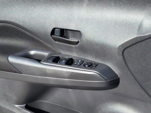 2021 Nissan Kicks - Image 6