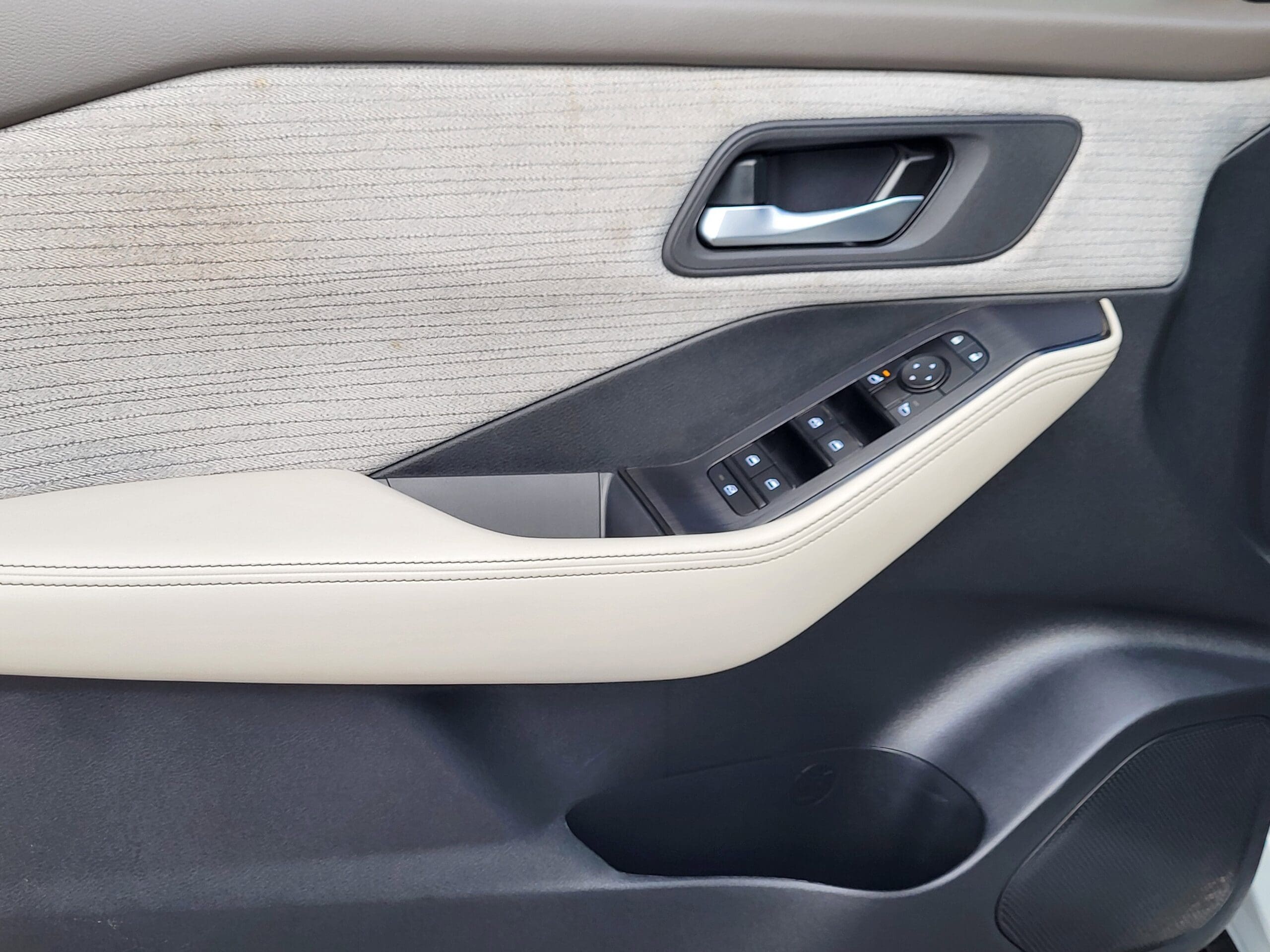 2023 Nissan Rogue - Image 6