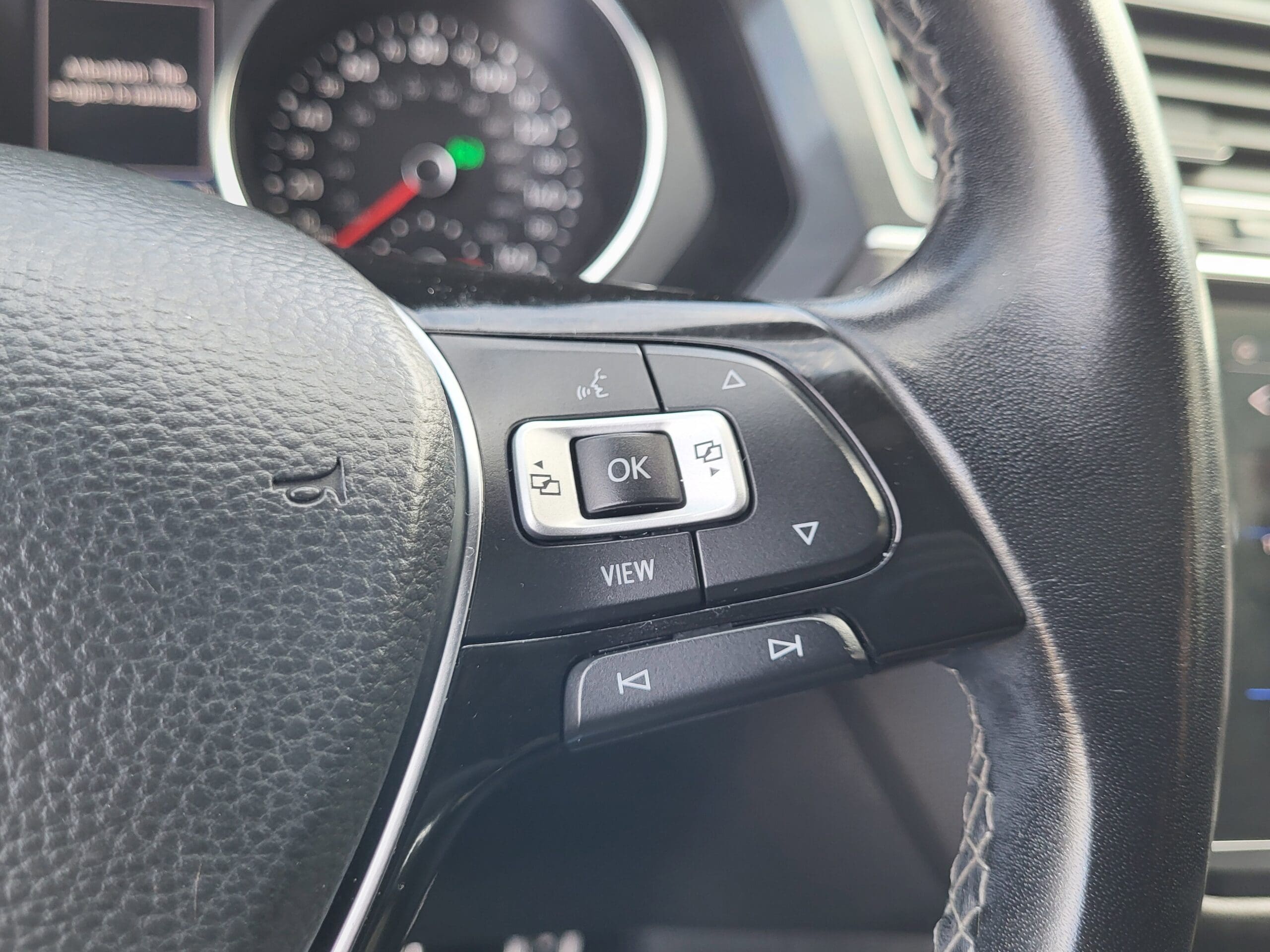 2021 Volkswagen Tiguan - Image 23