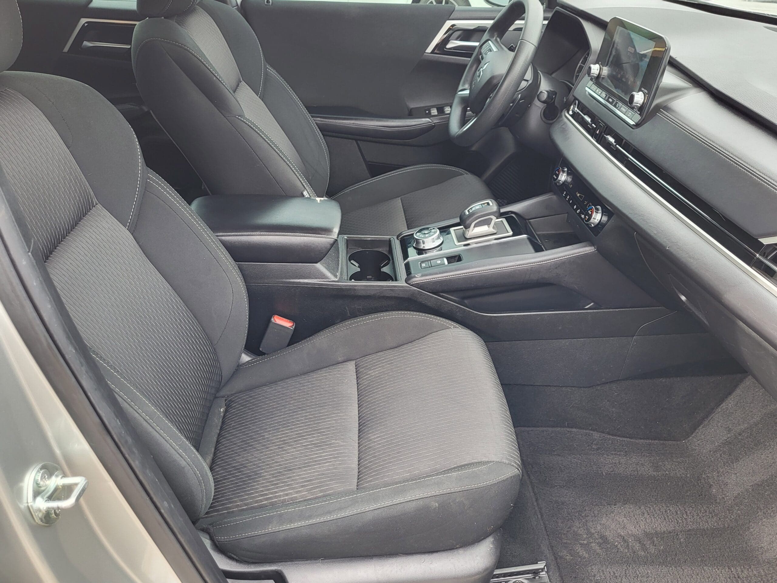 2022 Mitsubishi Outlander - Image 15