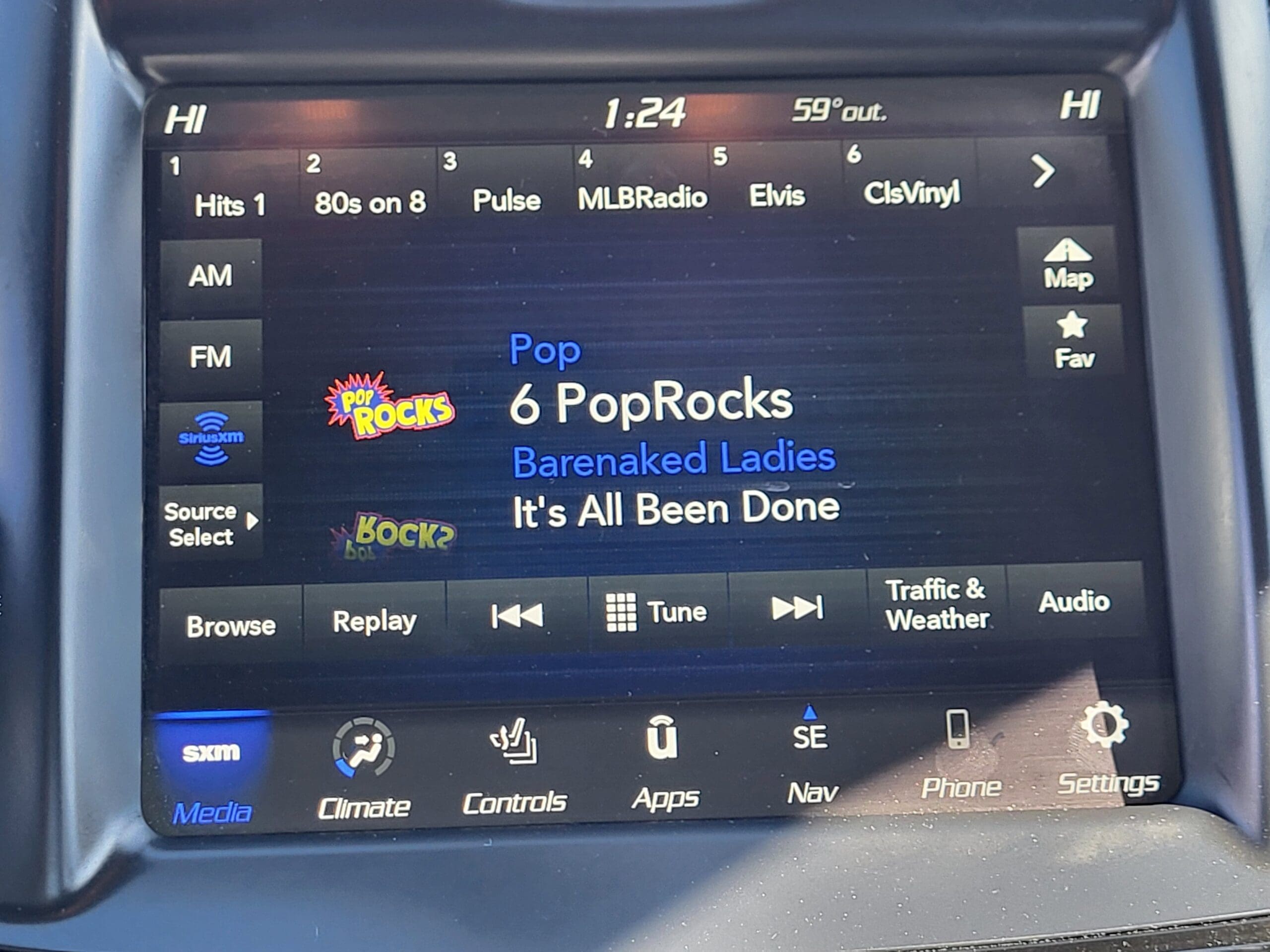 2022 Chrysler 300 - Image 22