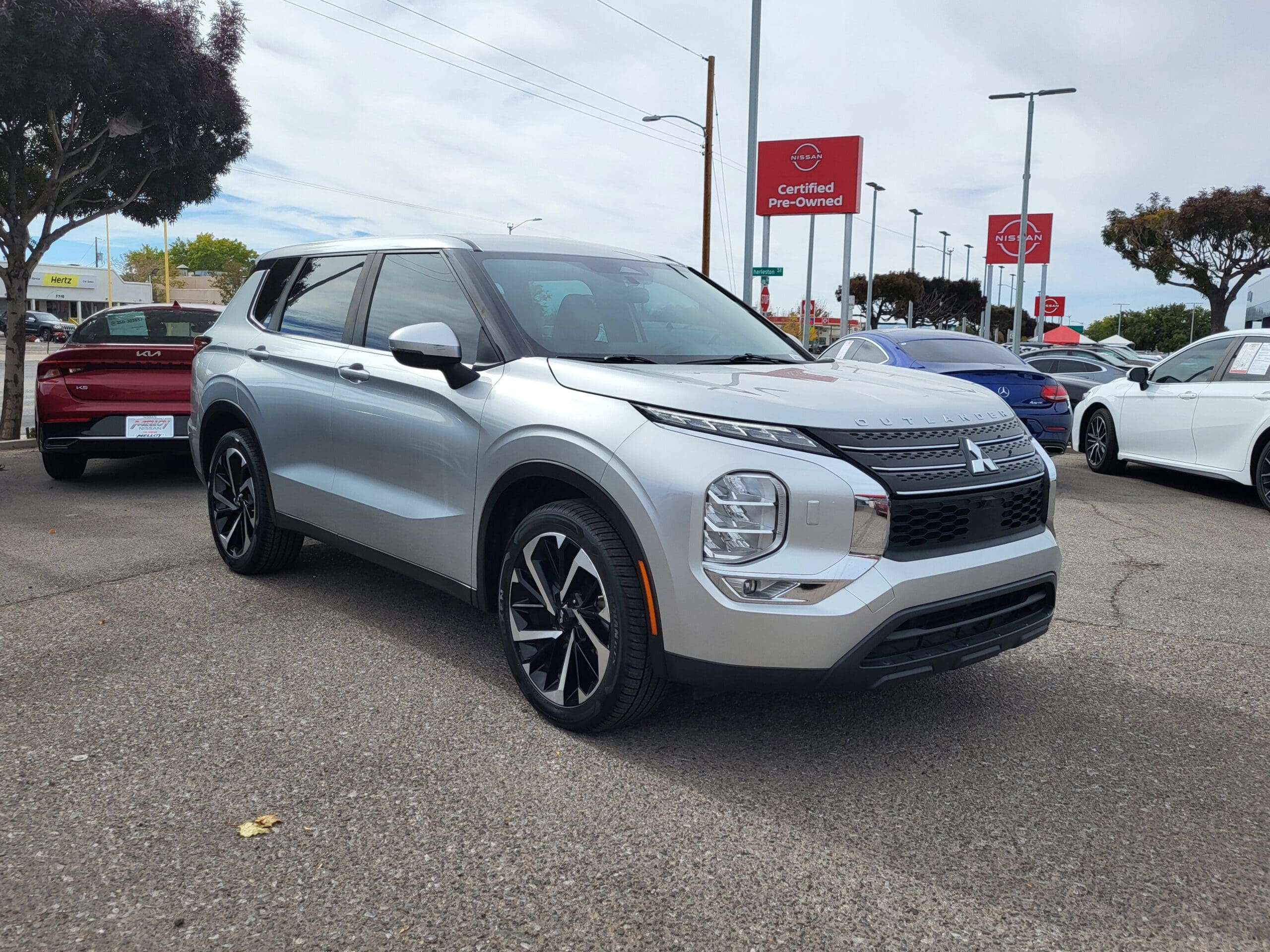 2022 Mitsubishi Outlander - Image 4