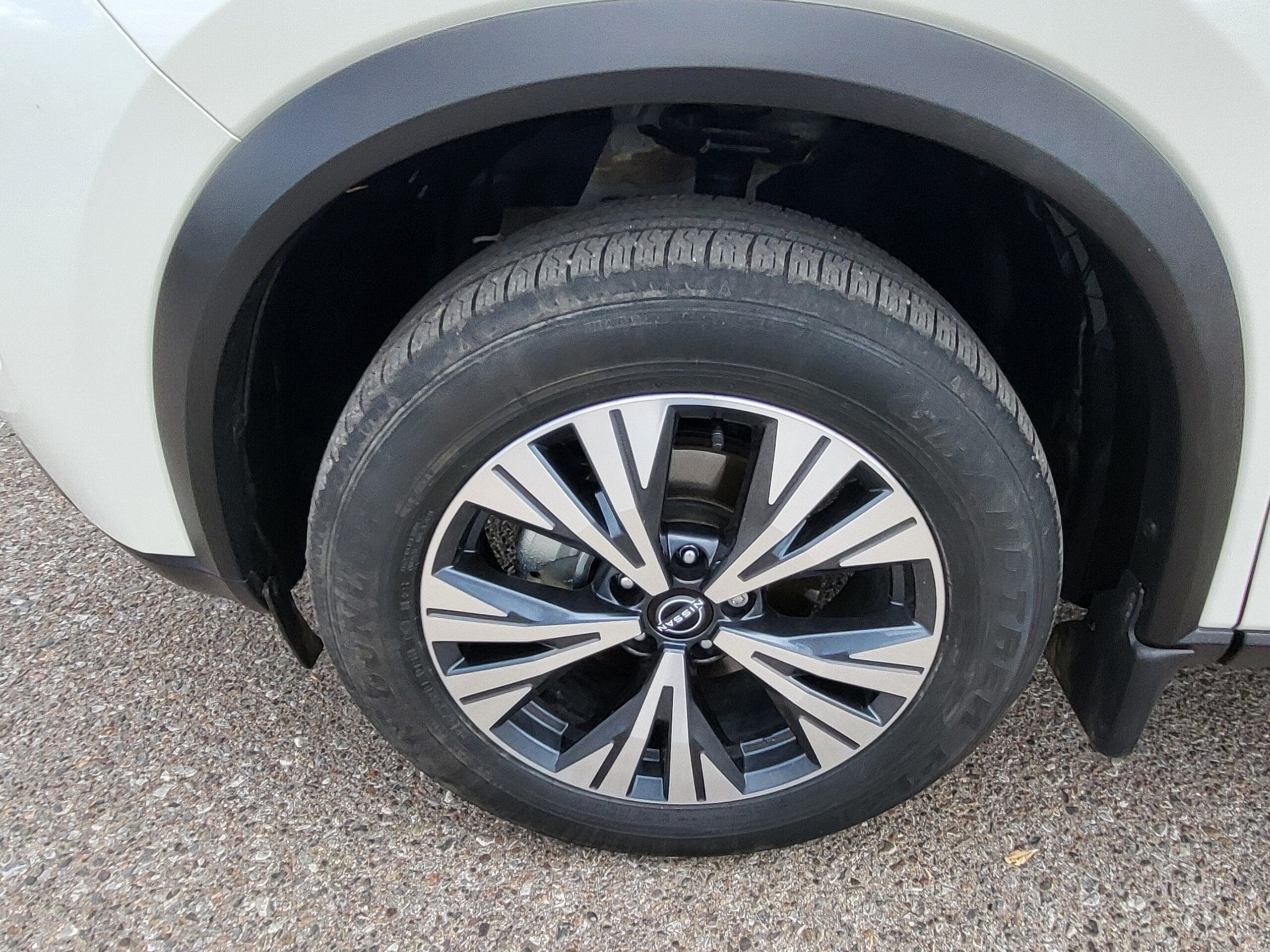 2023 Nissan Rogue - Image 18