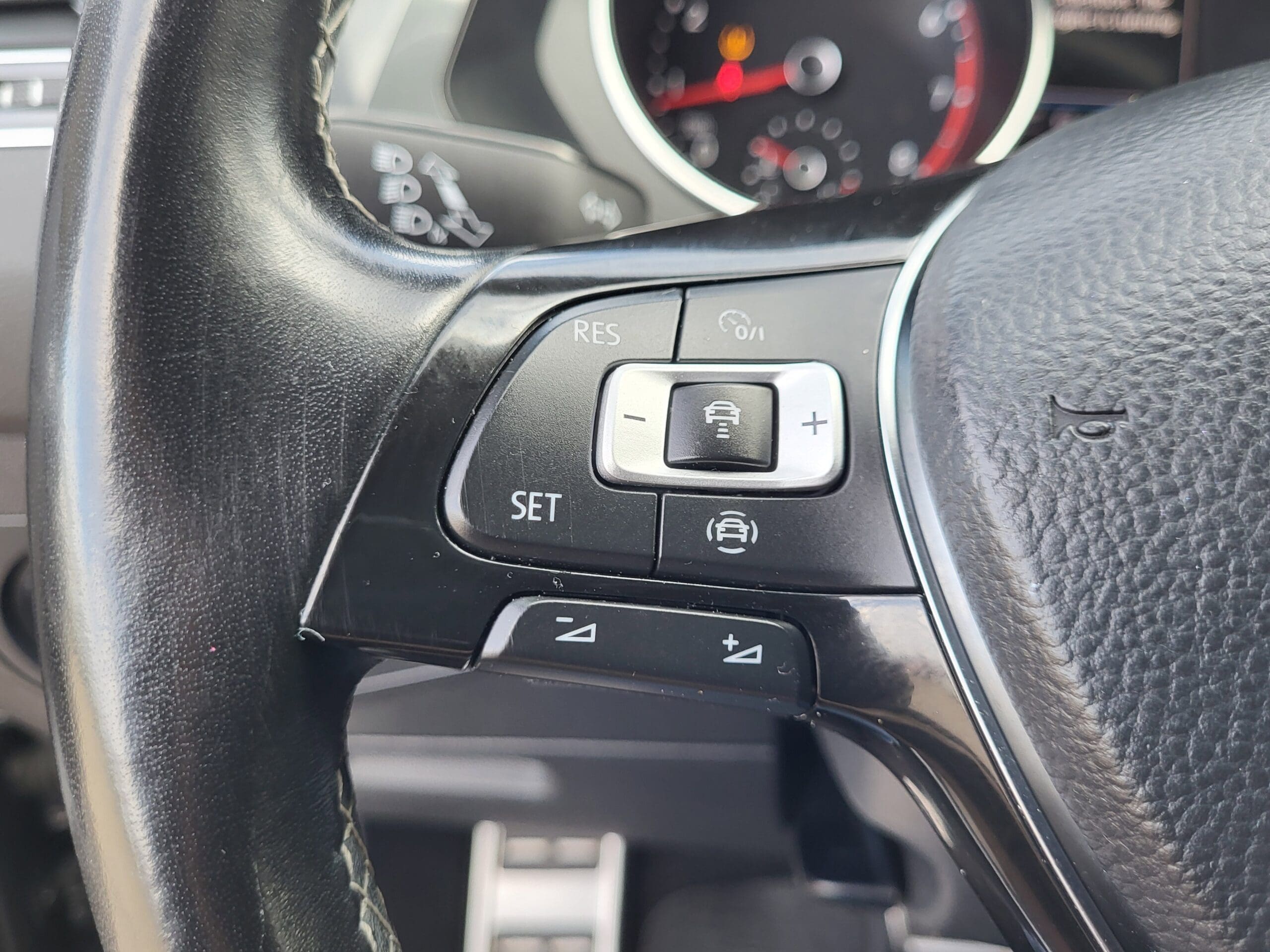 2021 Volkswagen Tiguan - Image 22