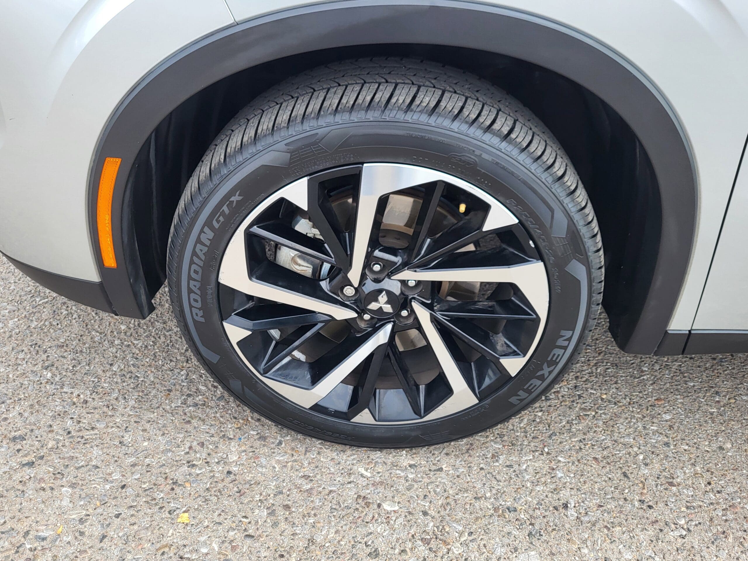 2022 Mitsubishi Outlander - Image 18