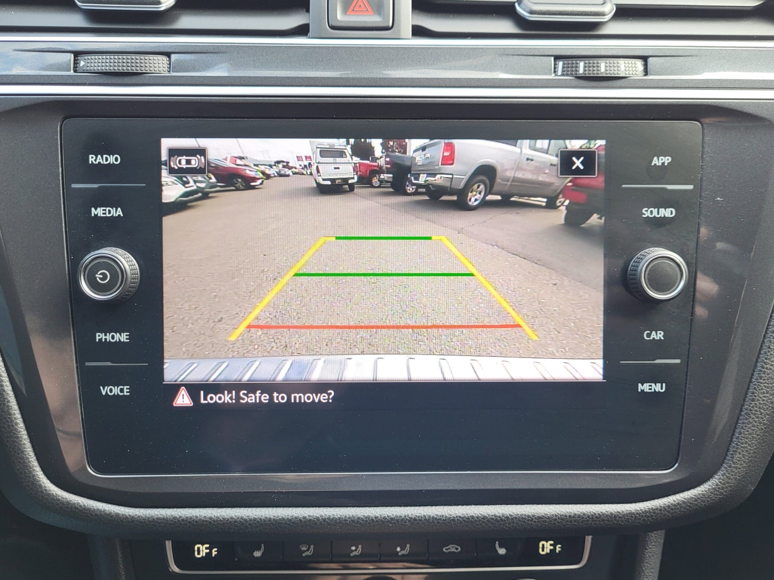 2021 Volkswagen Tiguan - Image 25