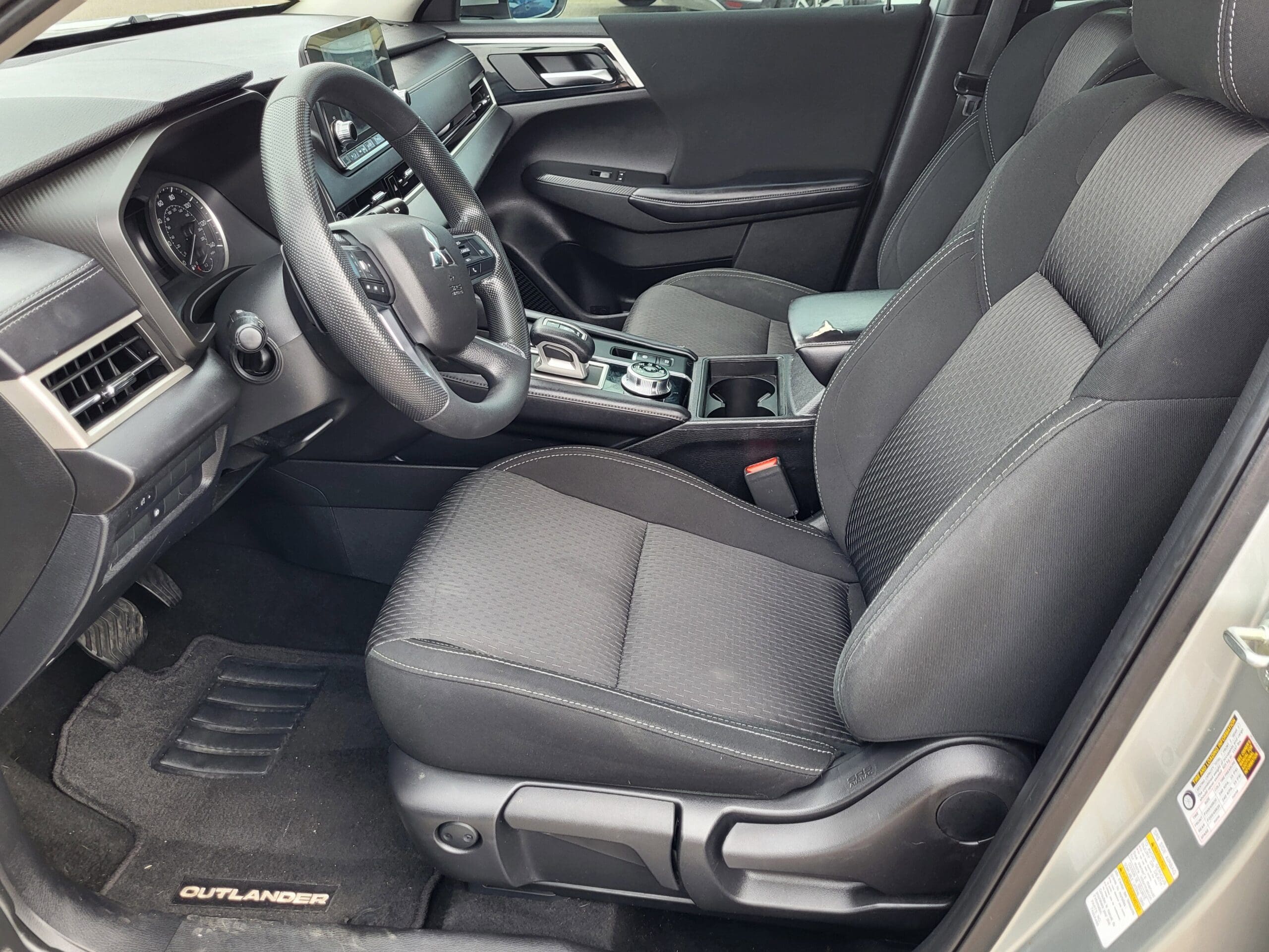 2022 Mitsubishi Outlander - Image 8