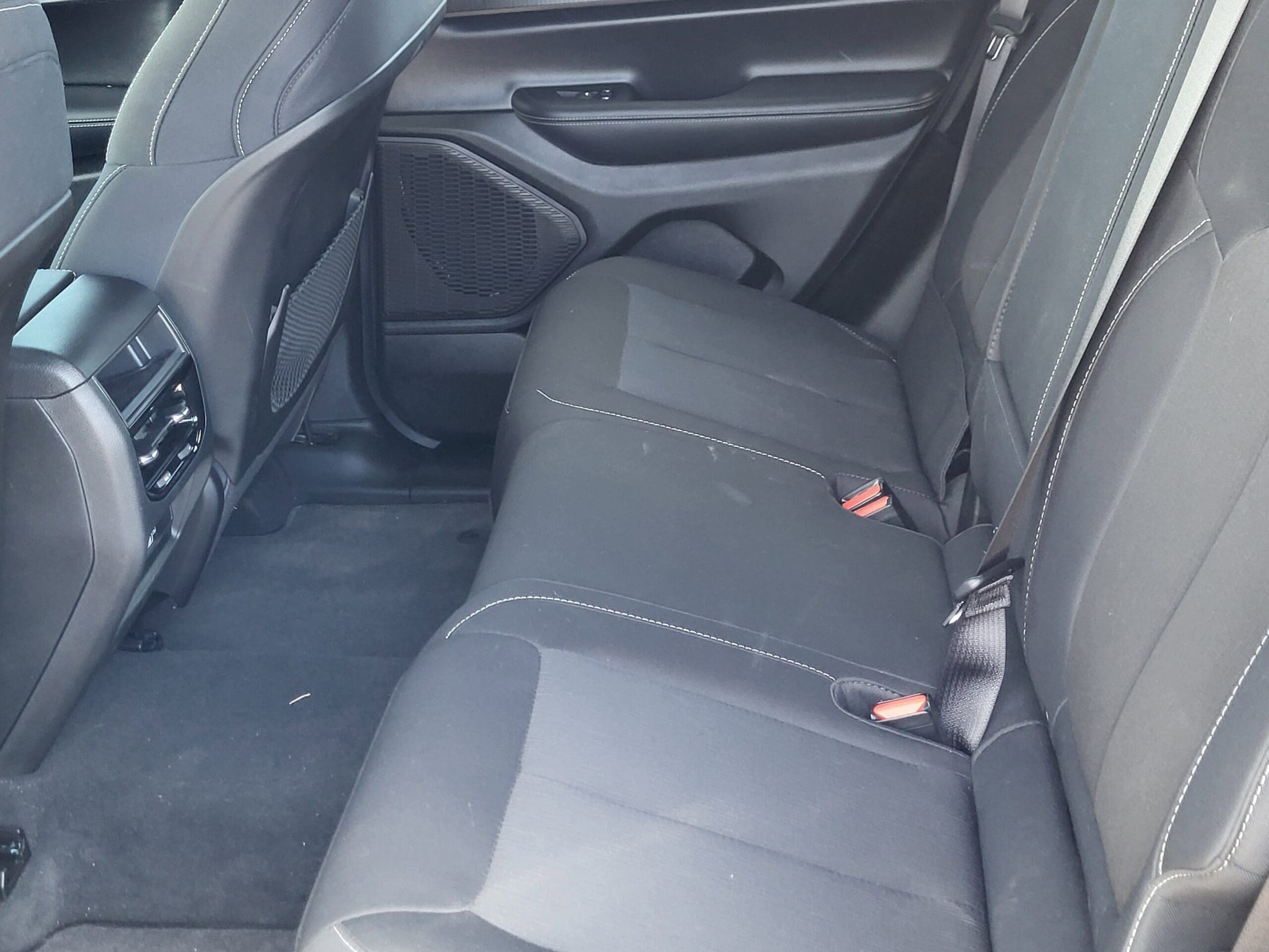 2025 Jeep Grand Cherokee - Image 9