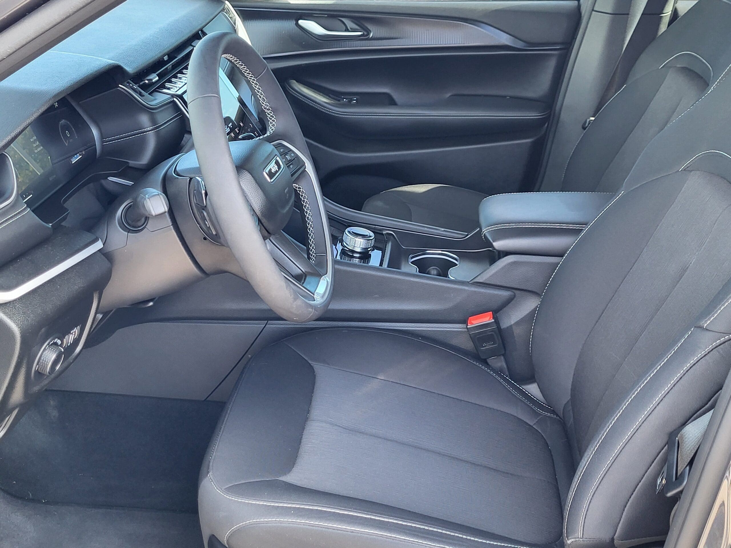 2025 Jeep Grand Cherokee - Image 8