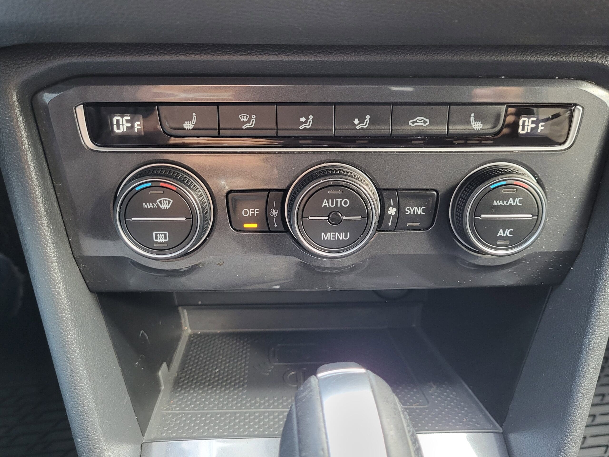 2021 Volkswagen Tiguan - Image 26