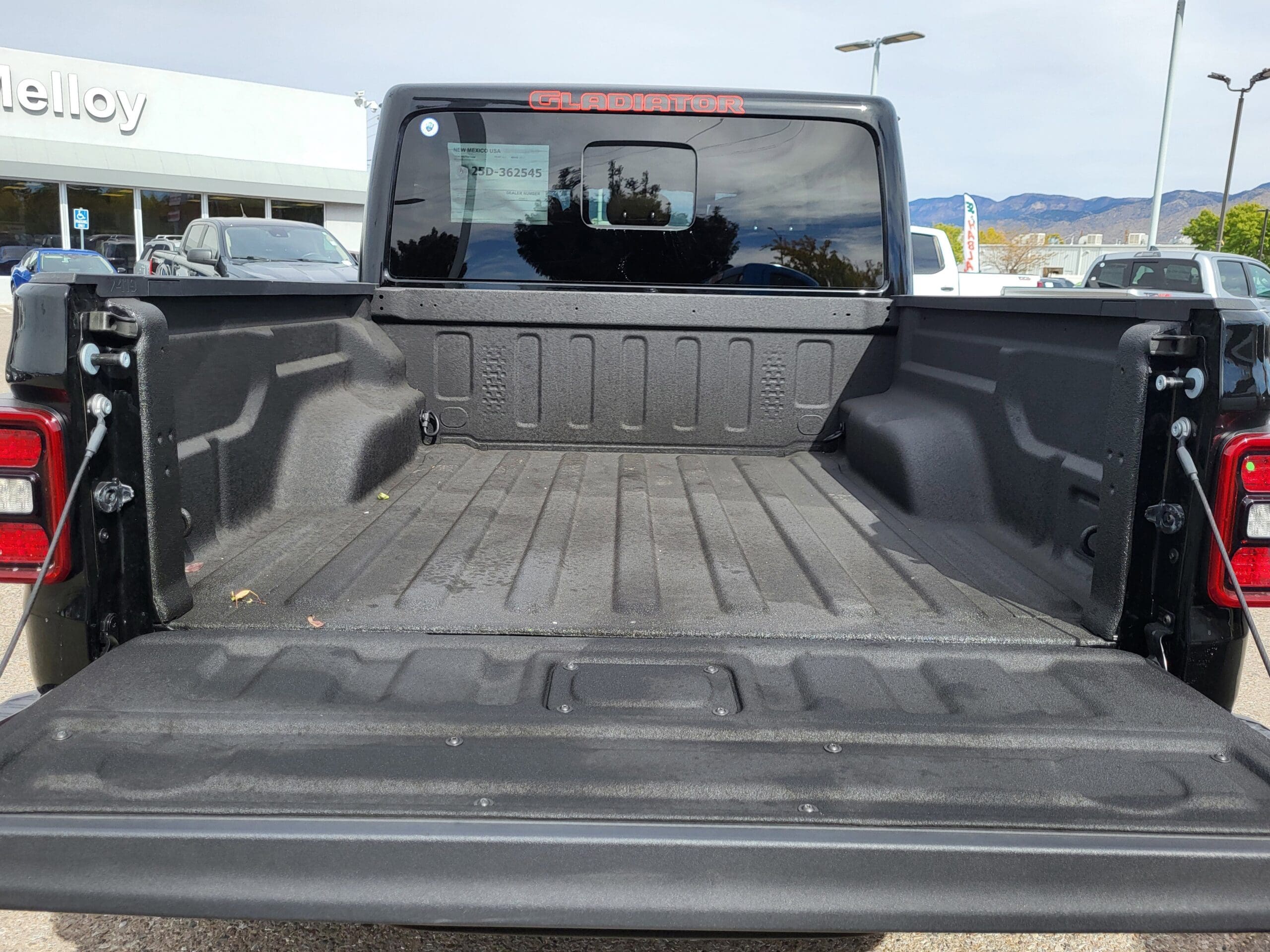 2021 Jeep Gladiator - Image 12