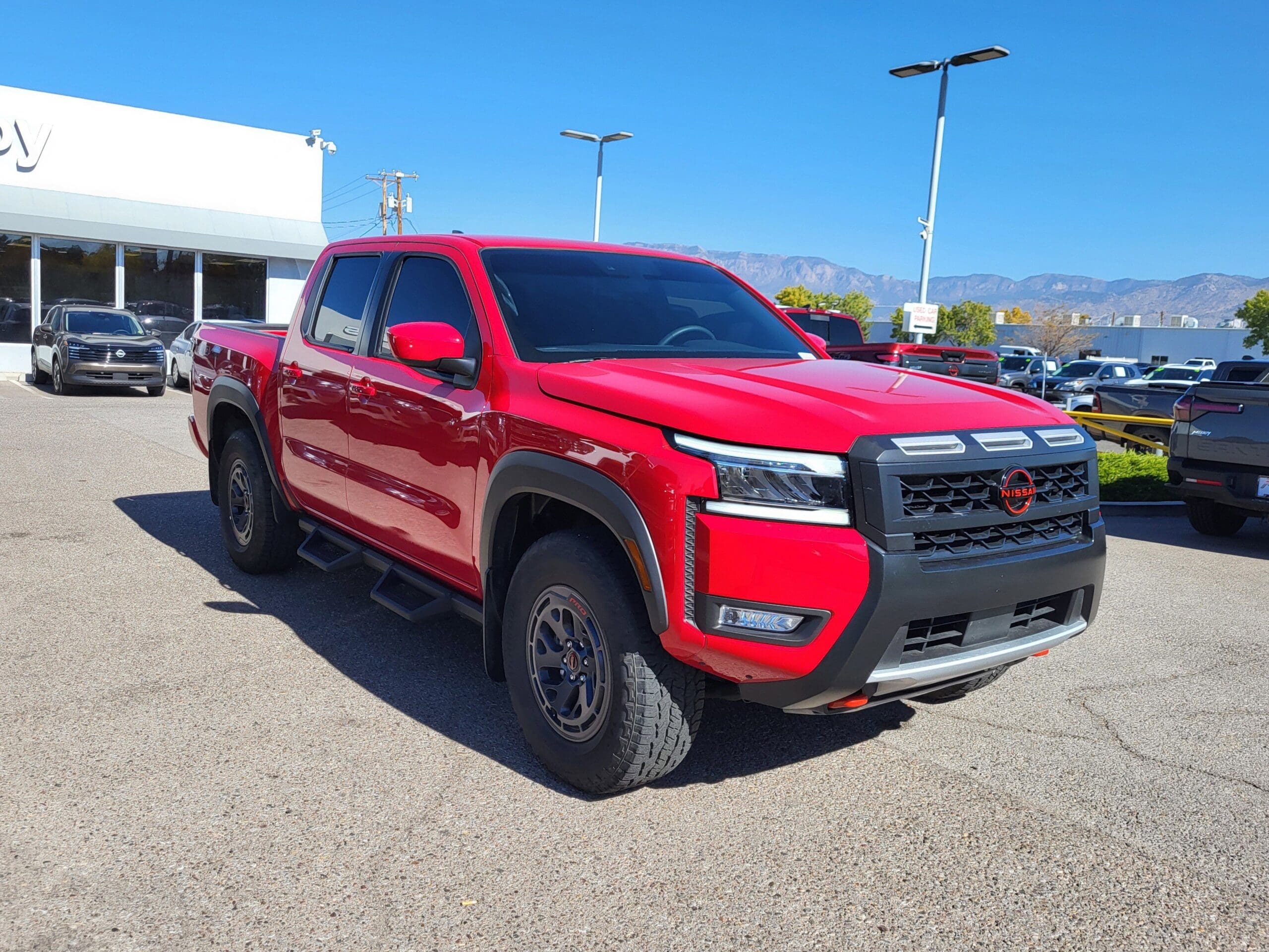 2025 Nissan Frontier - Image 4