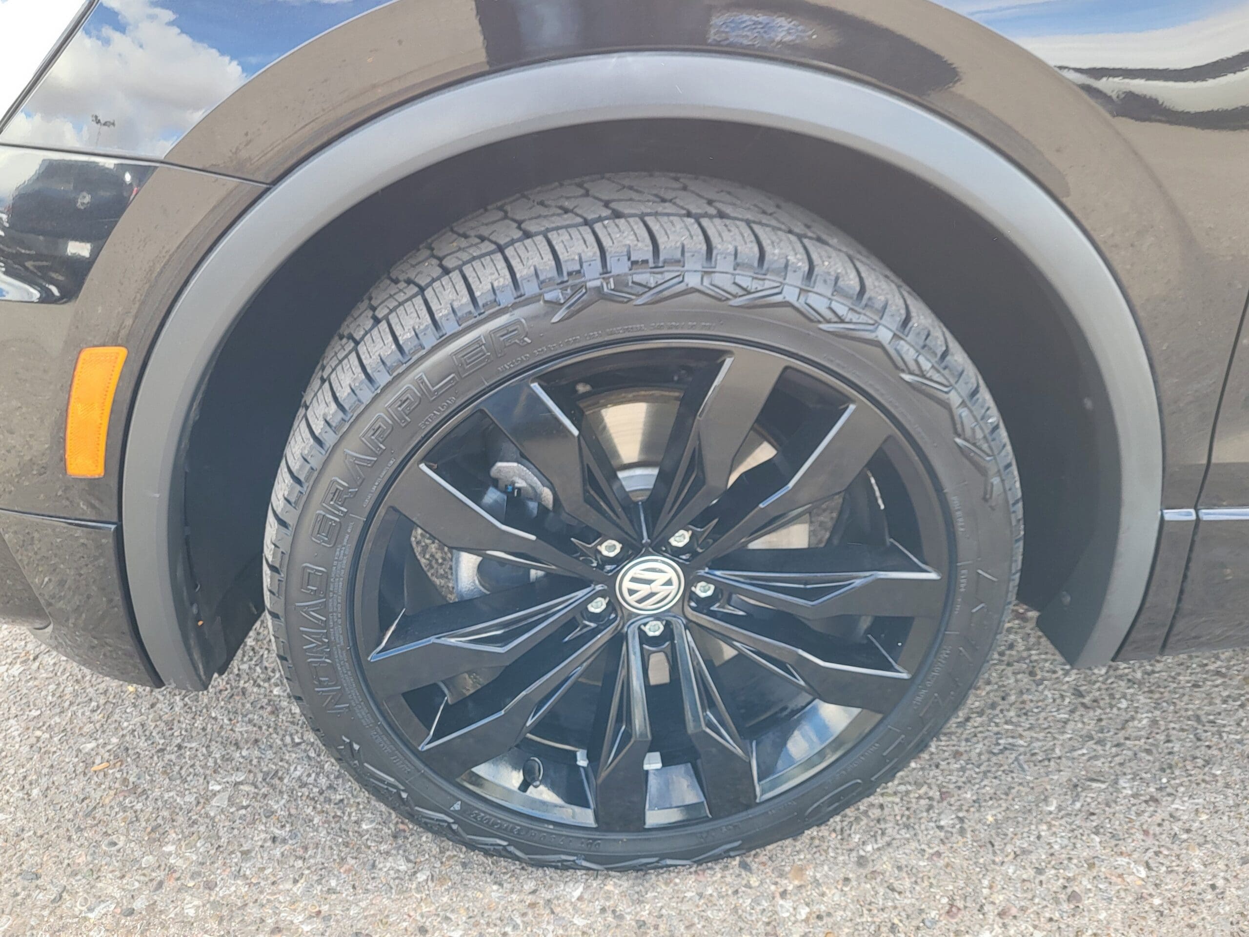 2021 Volkswagen Tiguan - Image 20