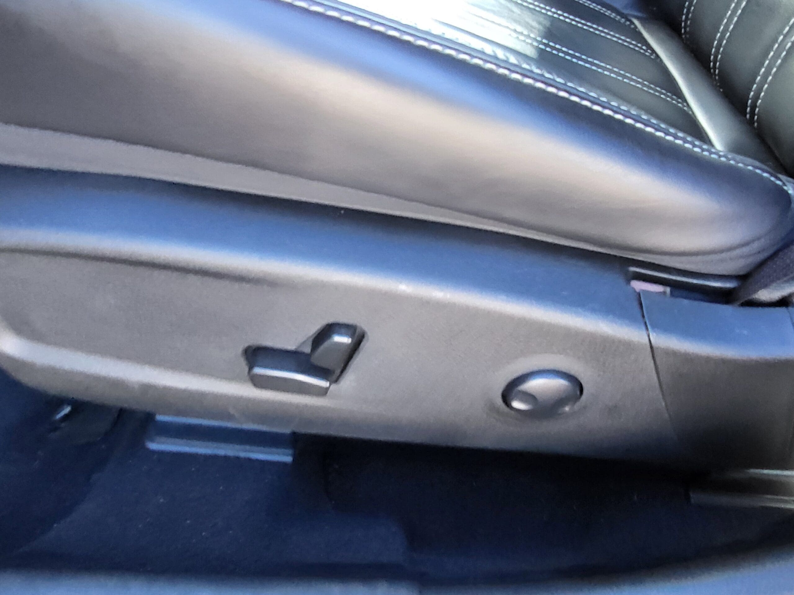 2022 Chrysler 300 - Image 7