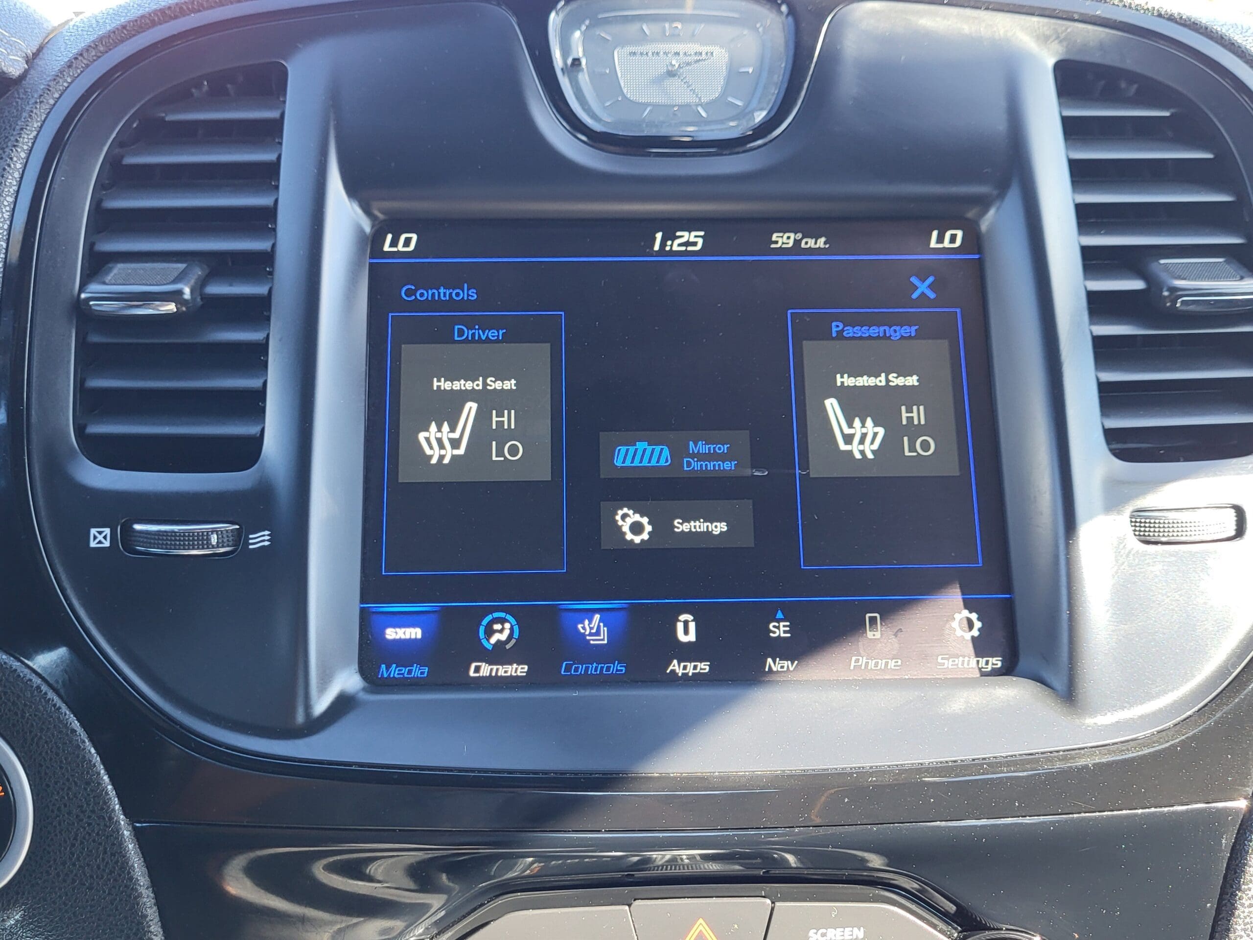 2022 Chrysler 300 - Image 28